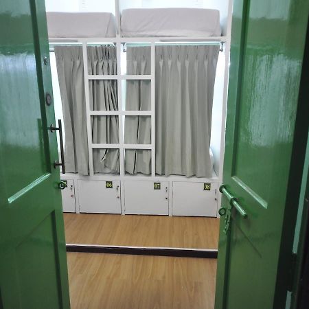 Hostel Latha Янгон Екстериор снимка