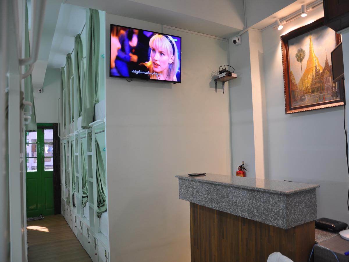 Hostel Latha Янгон Екстериор снимка