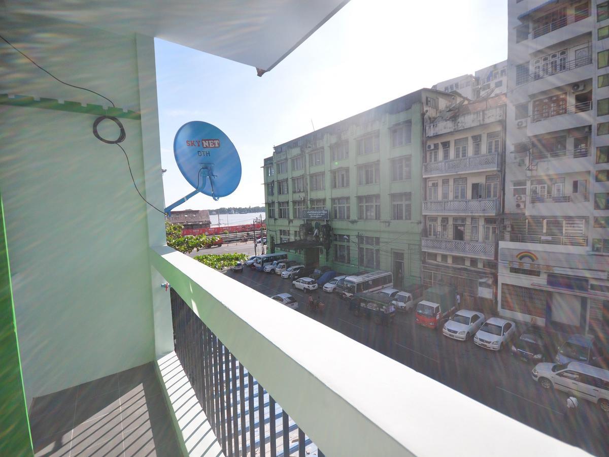 Hostel Latha Янгон Екстериор снимка