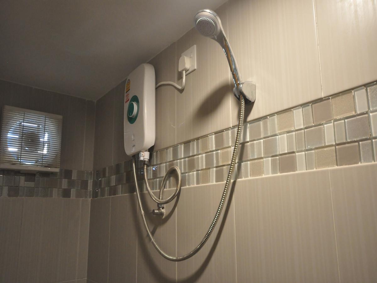 Hostel Latha Янгон Екстериор снимка