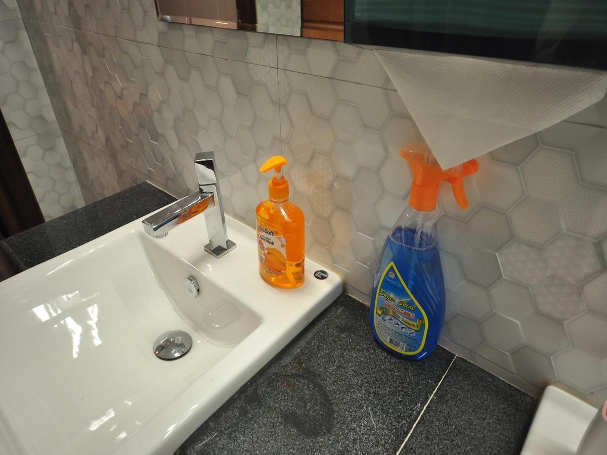 Hostel Latha Янгон Екстериор снимка