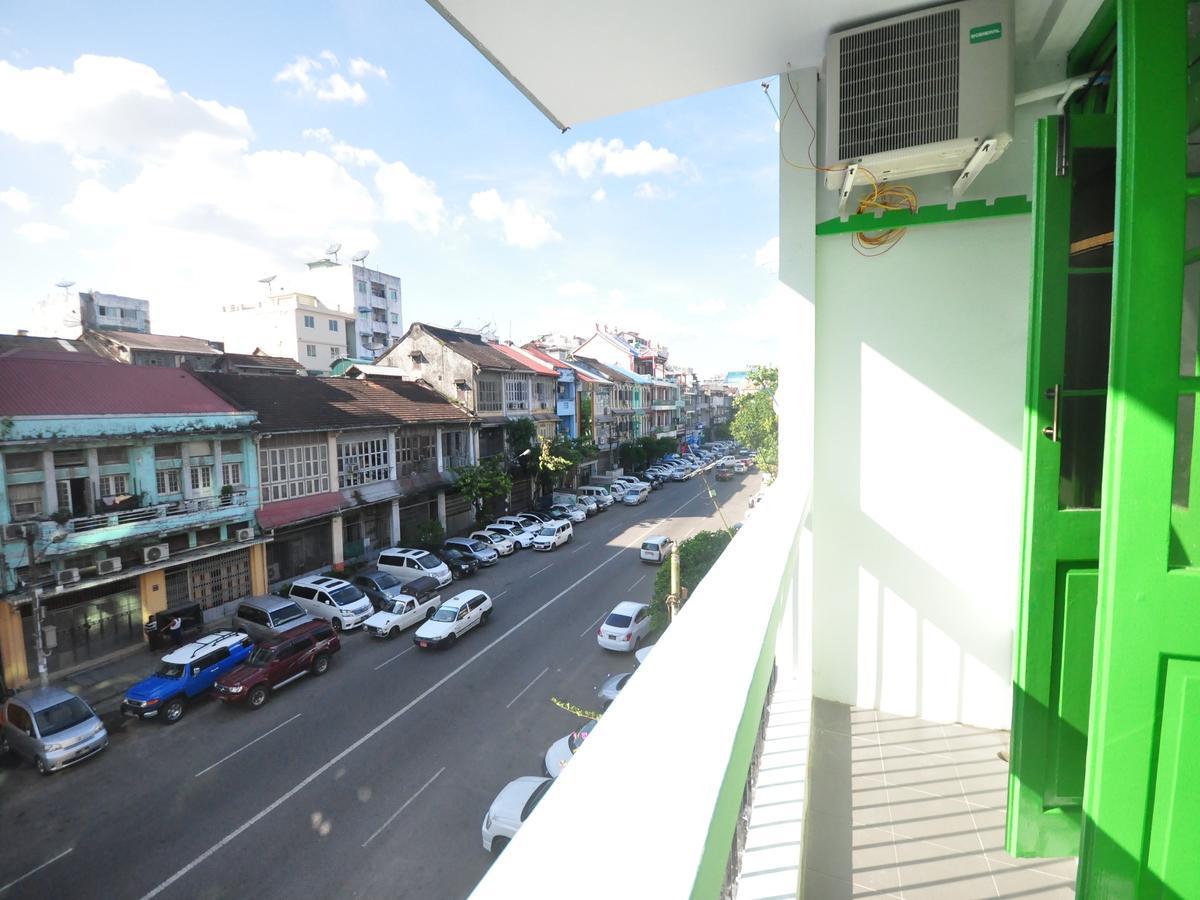Hostel Latha Янгон Екстериор снимка